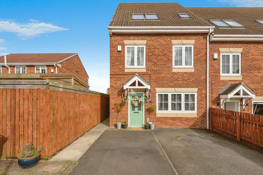 Main image of property: Sunnydale Gardens, Ossett, West Yorkshire, WF5