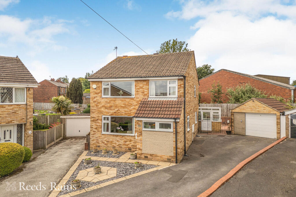 Main image of property: 5 Longlands Close, Ossett, West Yorkshire, WF5