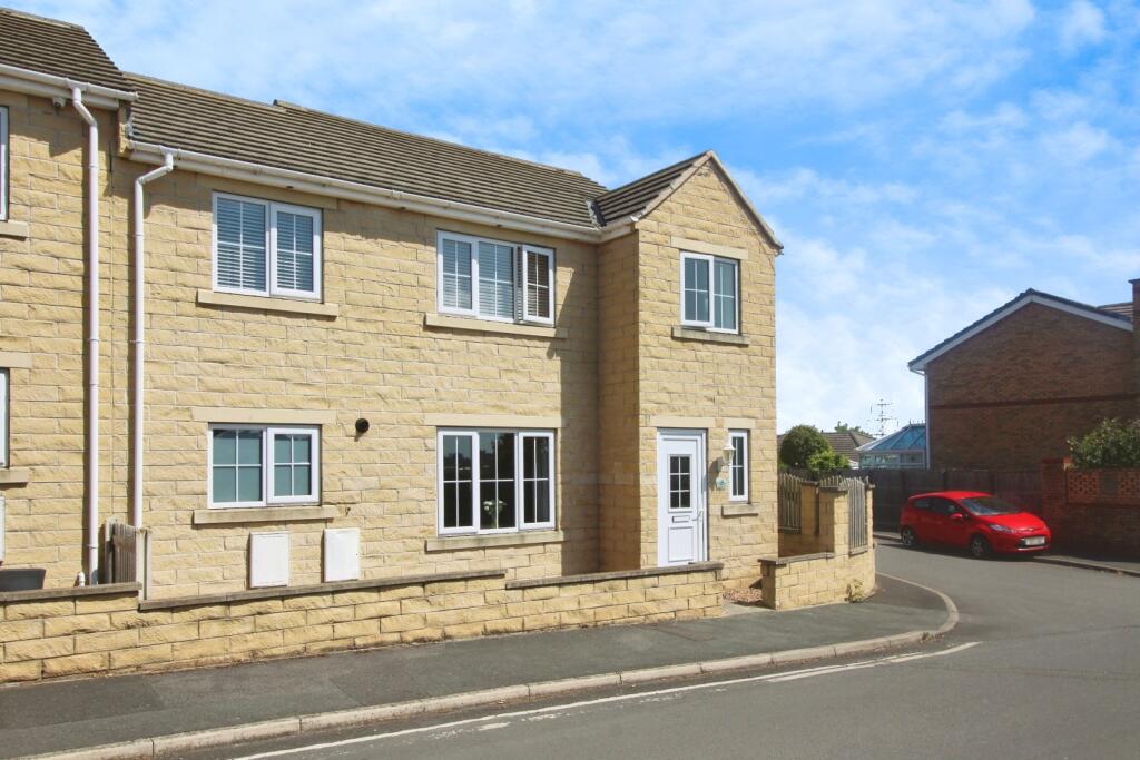 Main image of property: Edge Arpers Croft, Thornhill, Dewsbury, WF12