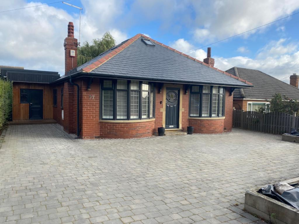 4 bedroom detached house for sale in Queens Drive, Ossett, West Yorkshire, WF5