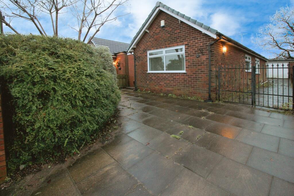 2 bedroom bungalow for sale in St. Davids Crescent, Aspull, Wigan