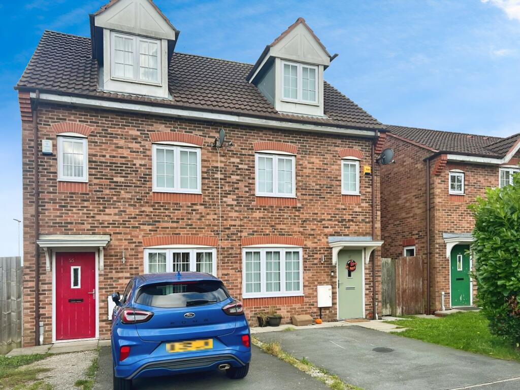 3 bedroom semidetached house for sale in Reedsmere Close, Wigan