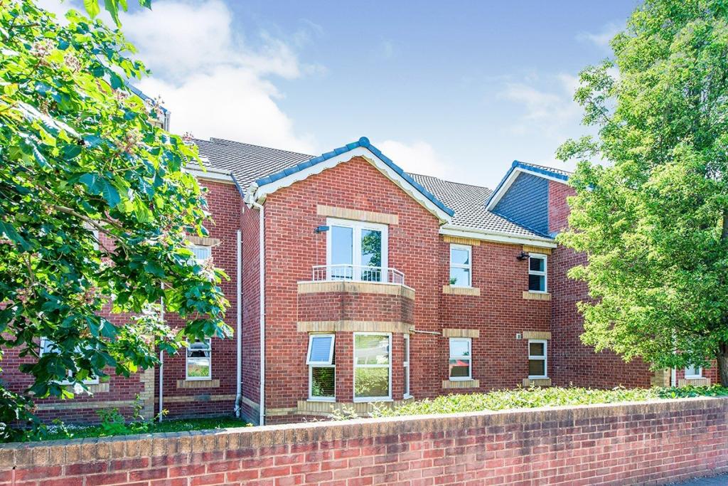 2 bedroom apartment for sale in Sandringham Court, Streethouse