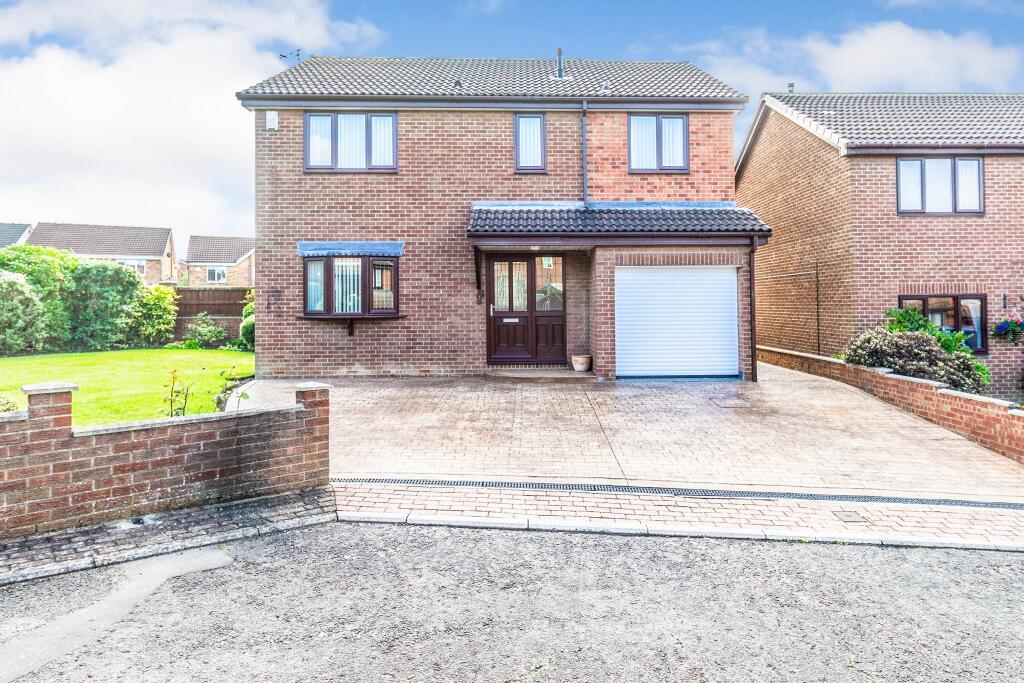 5 bedroom detached house for sale in Nunns Court, Featherstone, Pontefract, West Yorkshire, WF7