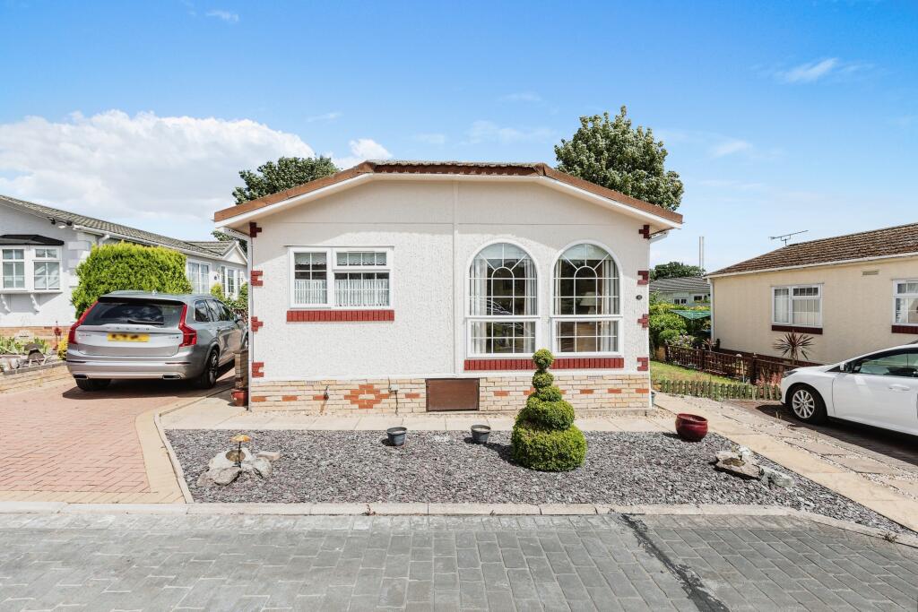 2 bedroom retirement property for sale in Oakwood Close, Knottingley