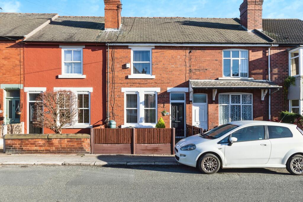 2 bedroom terraced house for sale in Willow Lane, Featherstone