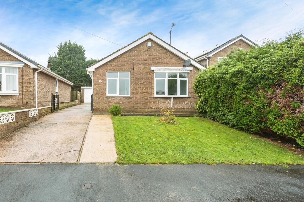 3 bedroom bungalow for sale in Beverley Garth, Ackworth, Pontefract