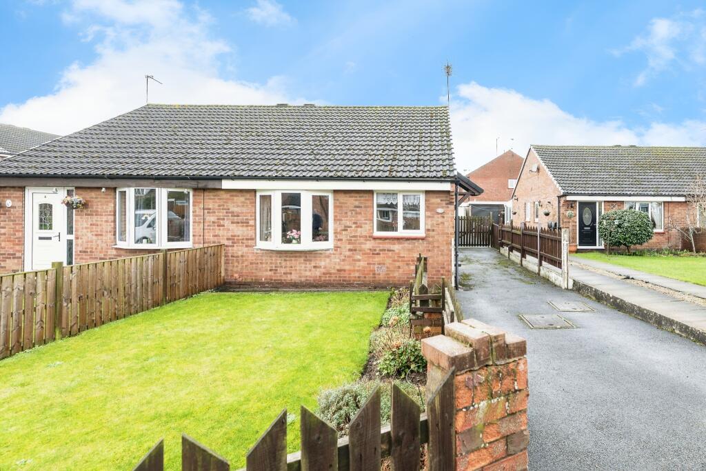 2 bedroom bungalow for sale in Pollards Fields, Knottingley, West