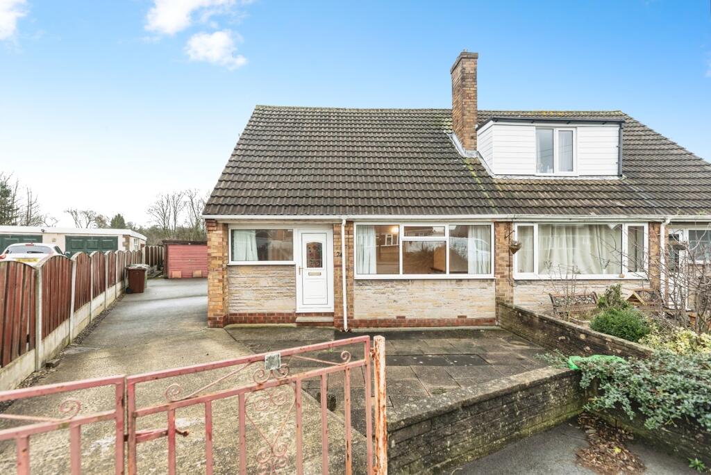 Main image of property: Everdale Mount, South Elmsall, Pontefract, West Yorkshire, WF9