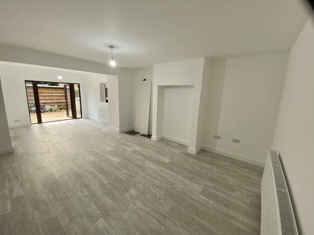 3 bedroom end of terrace house for sale in Fenay Bridge Road, Fenay