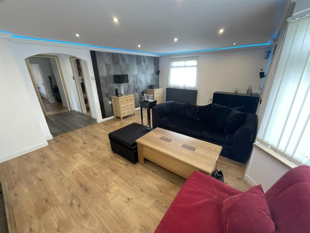 2 bedroom mobile home for sale in Lower Dunton Road, Brentwood, Essex, CM13
