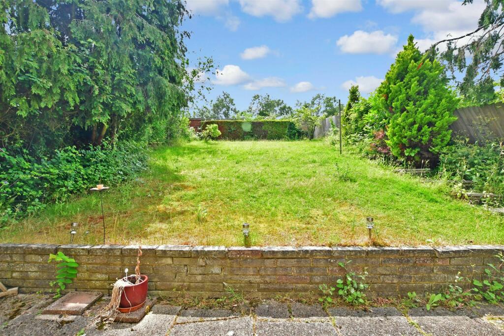 3 bedroom detached house for sale in Botelers, Basildon, Essex, SS16