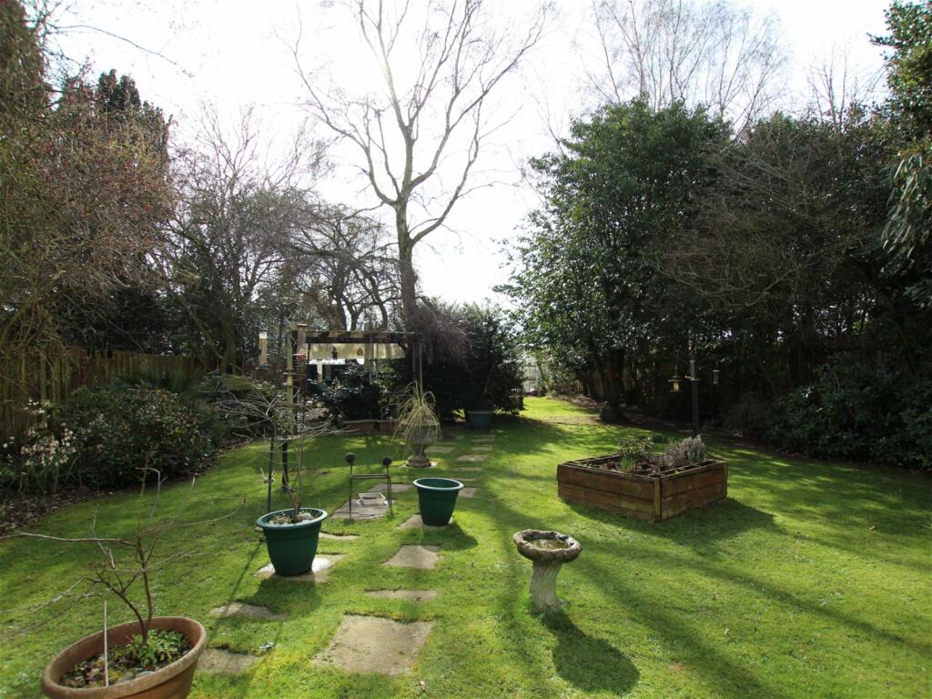 4 bedroom detached house for sale in Westmead Avenue, Wisbech, PE13