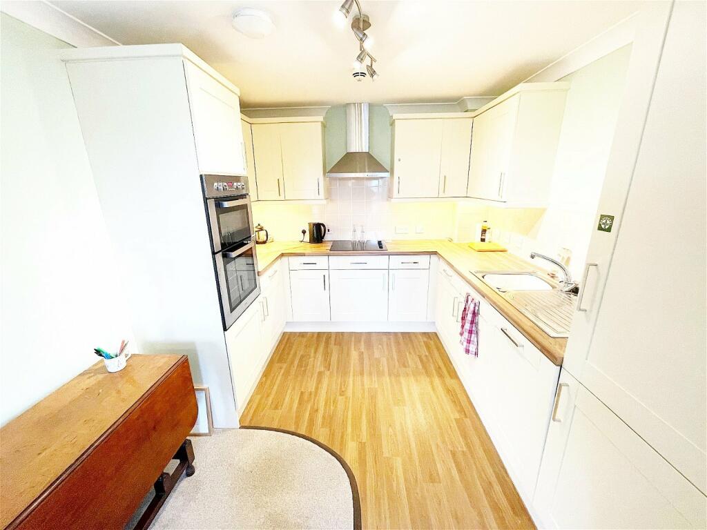 1 bedroom flat for sale in Edina Court, Harecroft Road, Wisbech, PE13
