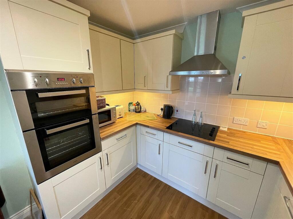 1 bedroom flat for sale in Edina Court, Harecroft Road, Wisbech, PE13