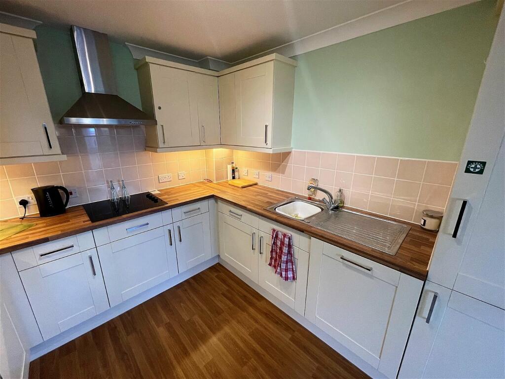 1 bedroom flat for sale in Edina Court, Harecroft Road, Wisbech, PE13