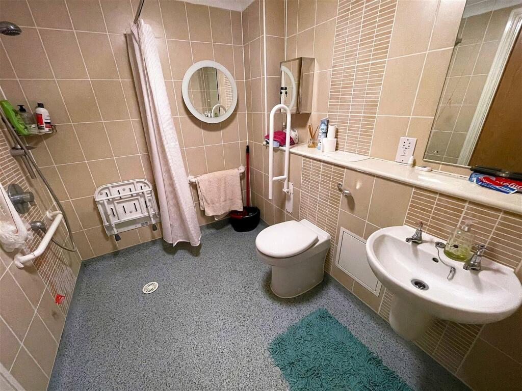 1 bedroom flat for sale in Edina Court, Harecroft Road, Wisbech, PE13