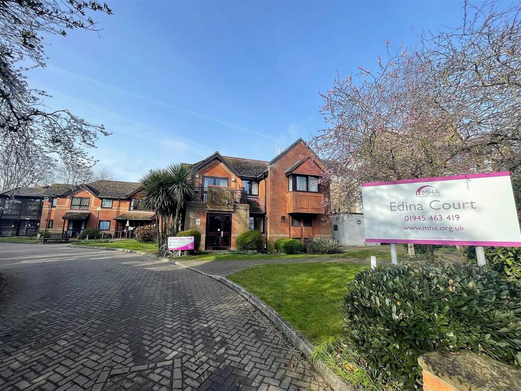 1 bedroom flat for sale in Edina Court, Harecroft Road, Wisbech, PE13