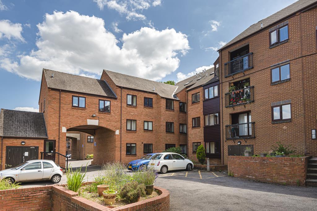 Studio flat for sale in Banbury, Oxfordshire, OX16