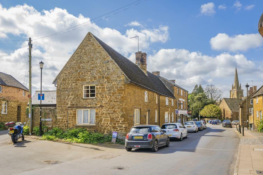 3 bedroom cottage for sale in High Street, Adderbury, OX17