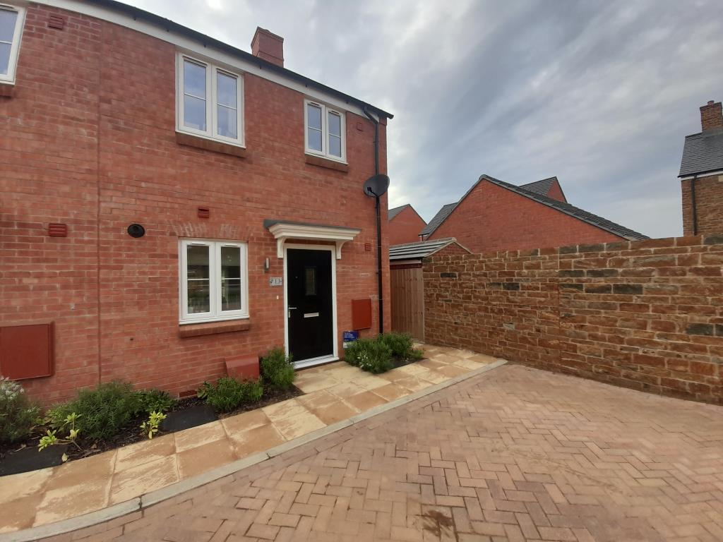 2 bedroom end of terrace house for sale in Banbury, Oxfordshire, OX16