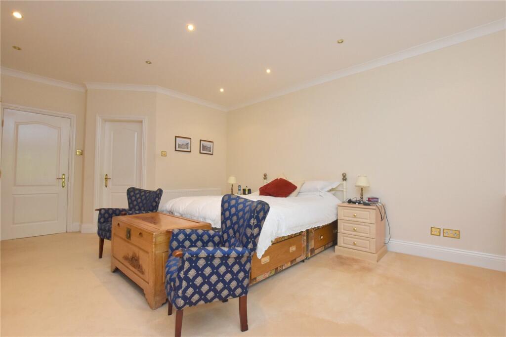 2 bedroom apartment for sale in Mossley Hill Drive, Sefton Park, Merseyside, L17