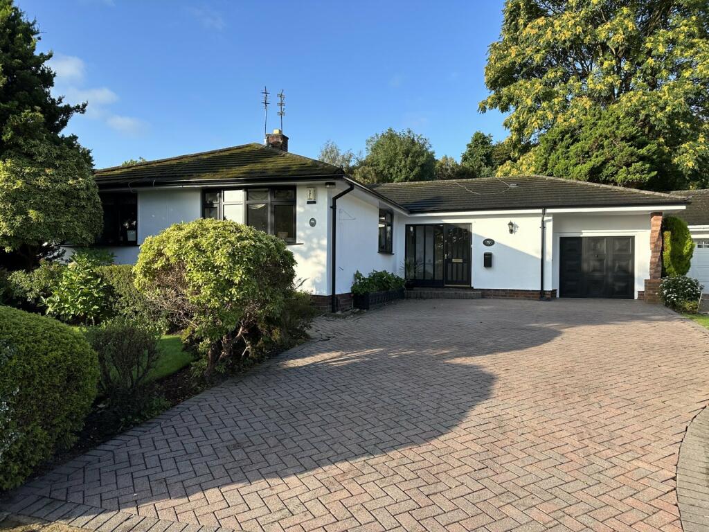 4 bedroom bungalow for sale in Quickswood Green, Woolton, Liverpool, L25