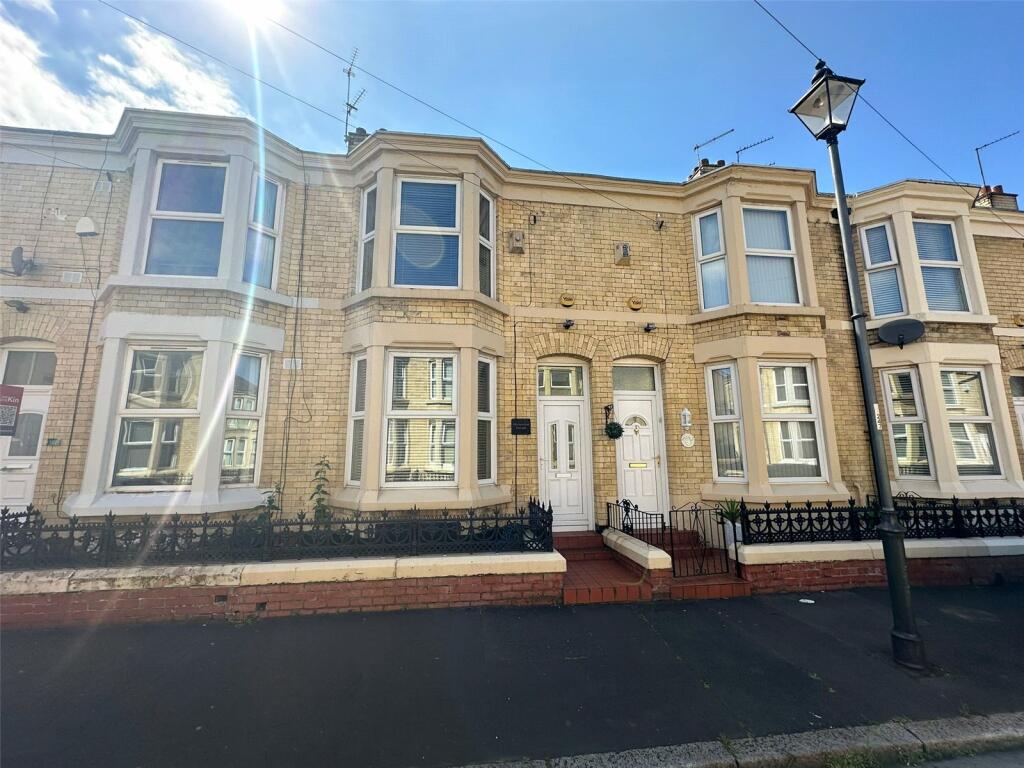 2 bedroom terraced house for sale in Leopold Road, Kensington