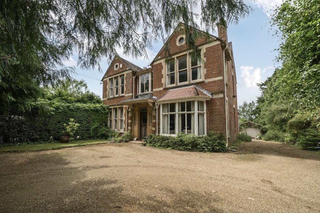 Main image of property: Cumnor Hill, Oxford, OX2