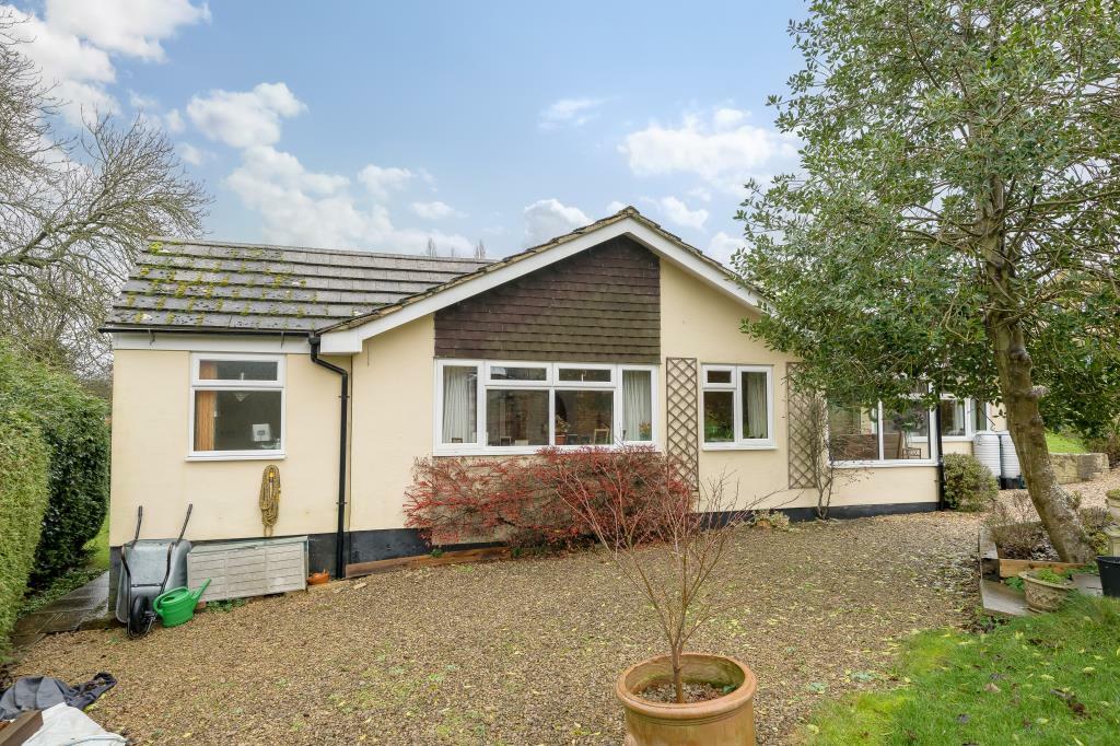 3 bedroom detached bungalow for sale in Chipping Norton, Oxfordshire, OX7