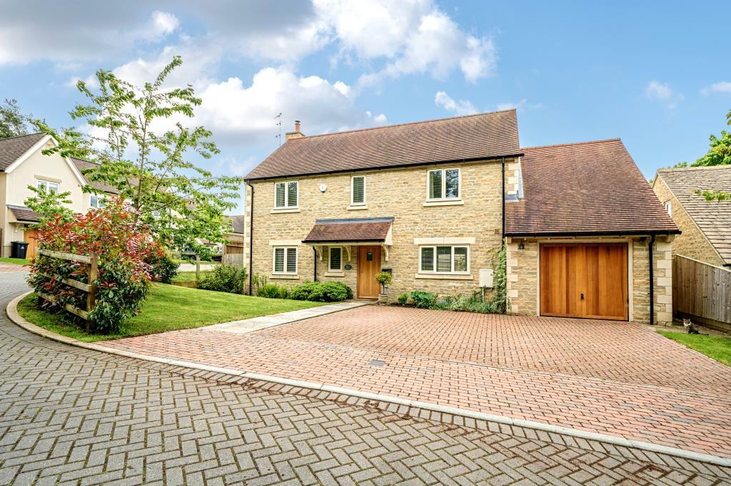 4 bedroom detached house for sale in Charlbury, Oxfordshire, OX7