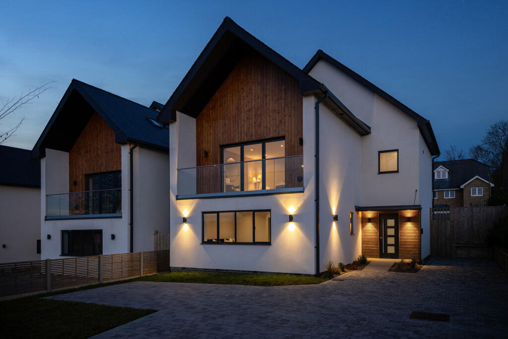 Main image of property: The Furlongs, Tadworth, KT20