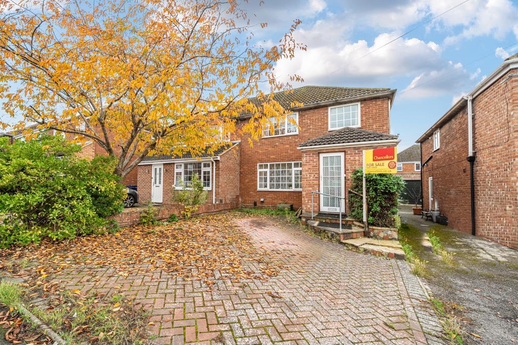 Main image of property: Stratfield Road, Kidlington, OX5
