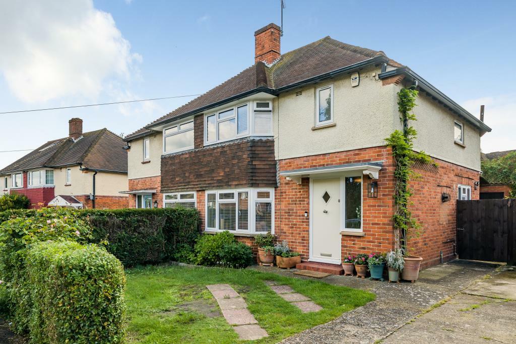 2 bedroom semidetached house for sale in Bagshot, Surrey, GU19