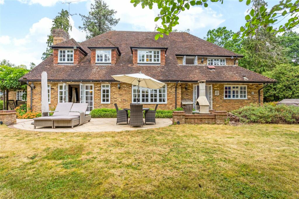 5 bedroom detached house for sale in Elvetham Road, FLEET, GU51