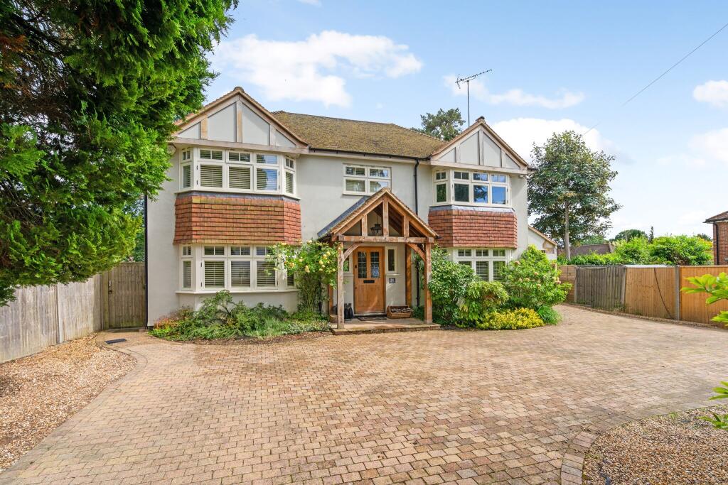 4 bedroom detached house for sale in Wood Lane, Fleet, GU51