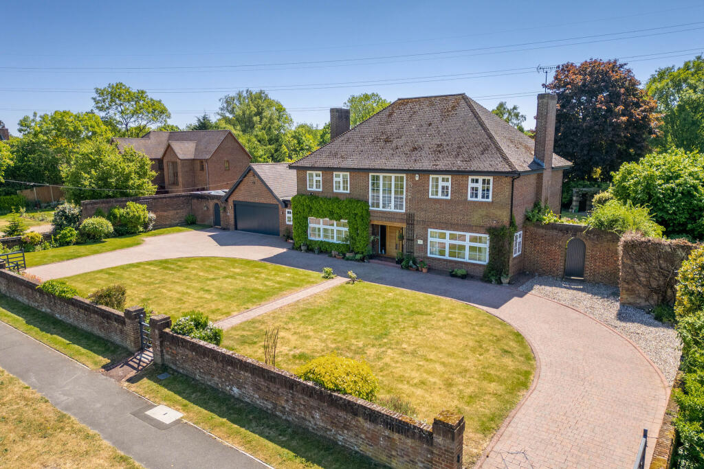 Main image of property: Reading Road, Eversley Cross, RG27