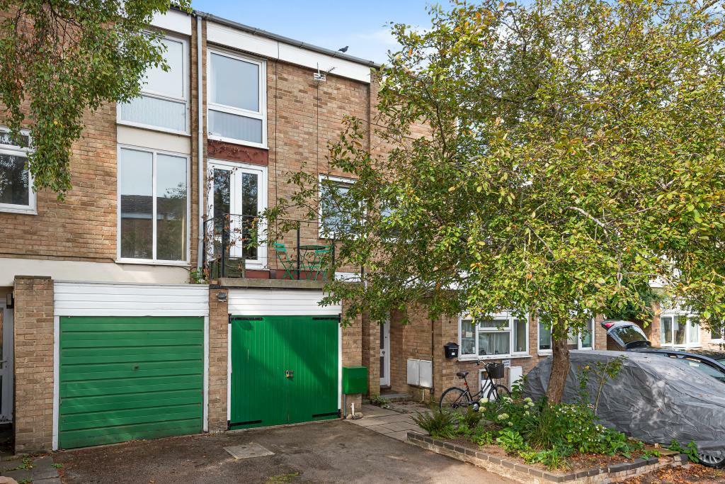 3 bedroom terraced house for sale in Harefields, Oxford, OX2