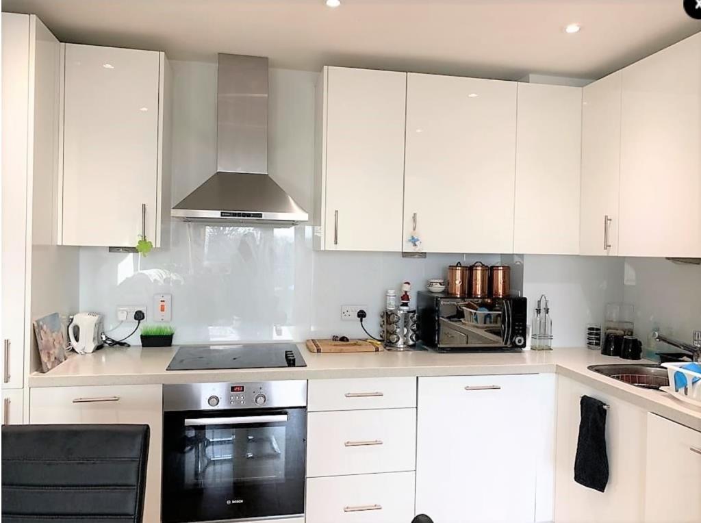 1 bedroom flat for sale in Feltham, London, TW13