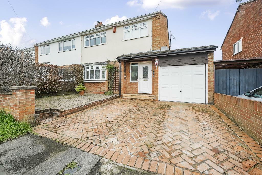3 bedroom semidetached house for sale in Thatcham, Berkshire, RG18