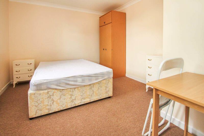 Additional property image - 5 BEDROOM PROPERTY!, Bournemouth