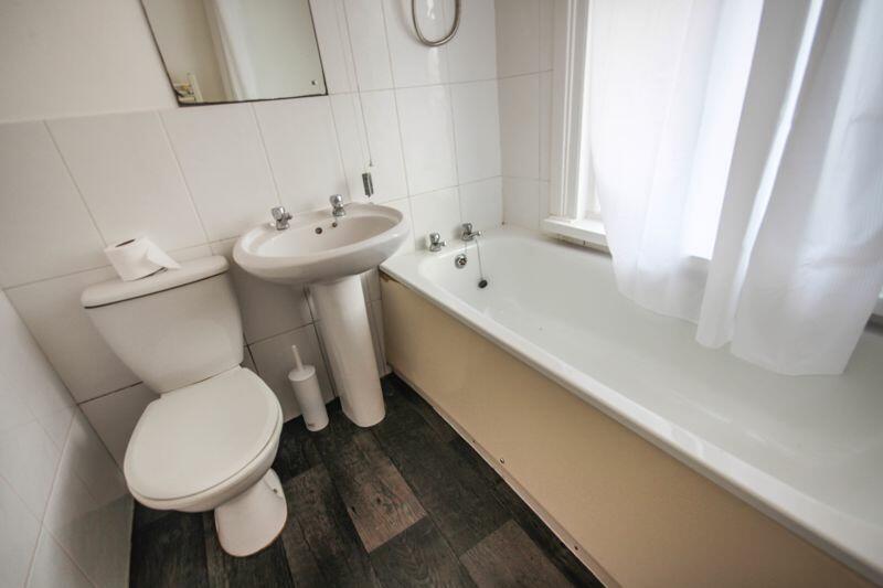 Additional property image - Detached Four Bedroom Student House, Winton