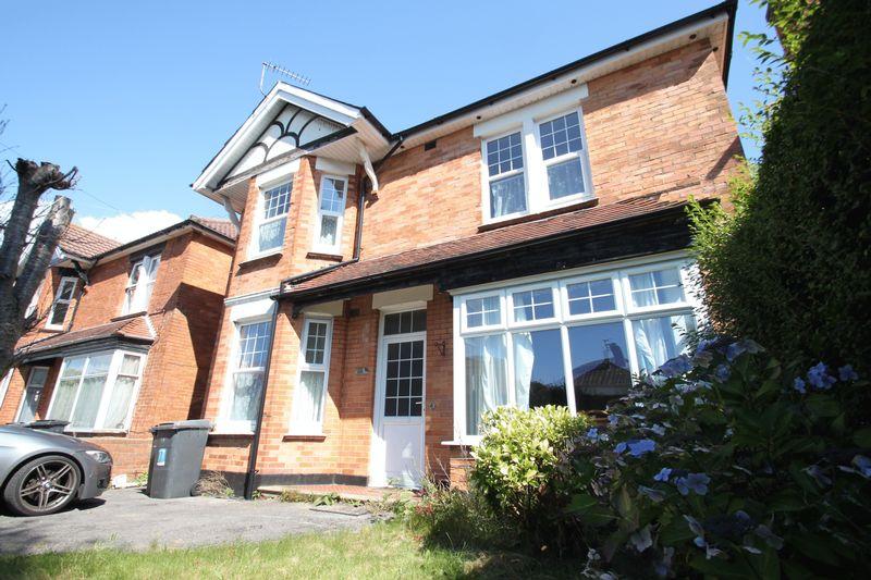 5 bedroom detached house for rent in Charminster Avenue, Bournemouth, BH9