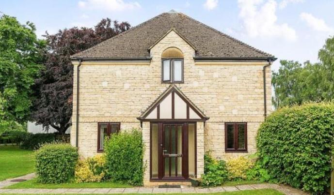 Main image of property: Beechgate, Witney, OX28
