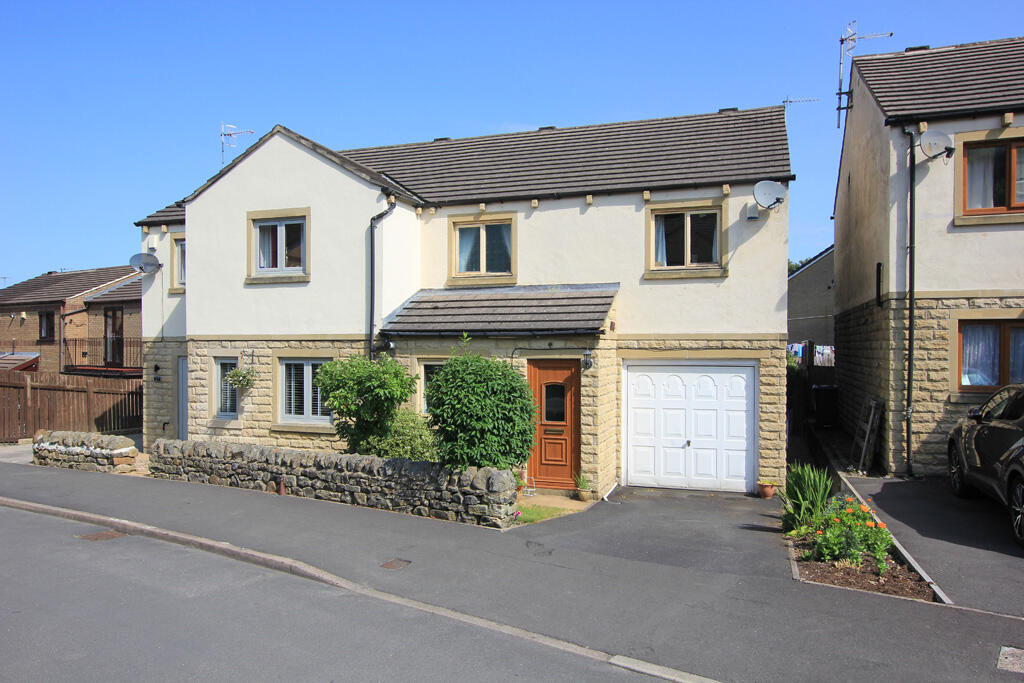 3 bedroom semi-detached house for sale in 29 Sycamore Grove, Eastburn ...