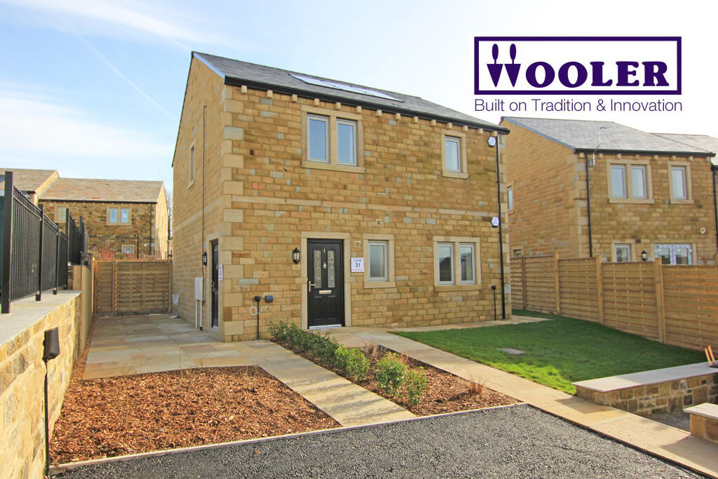 1 bedroom ground floor flat for sale in Plot 31 Hawks View, Shires Lane
