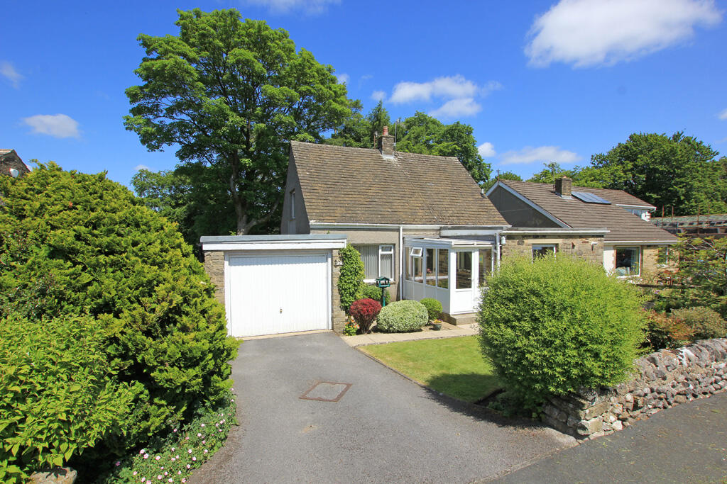 3 bedroom detached house for sale in 20 High Bank, Threshfield, , BD23