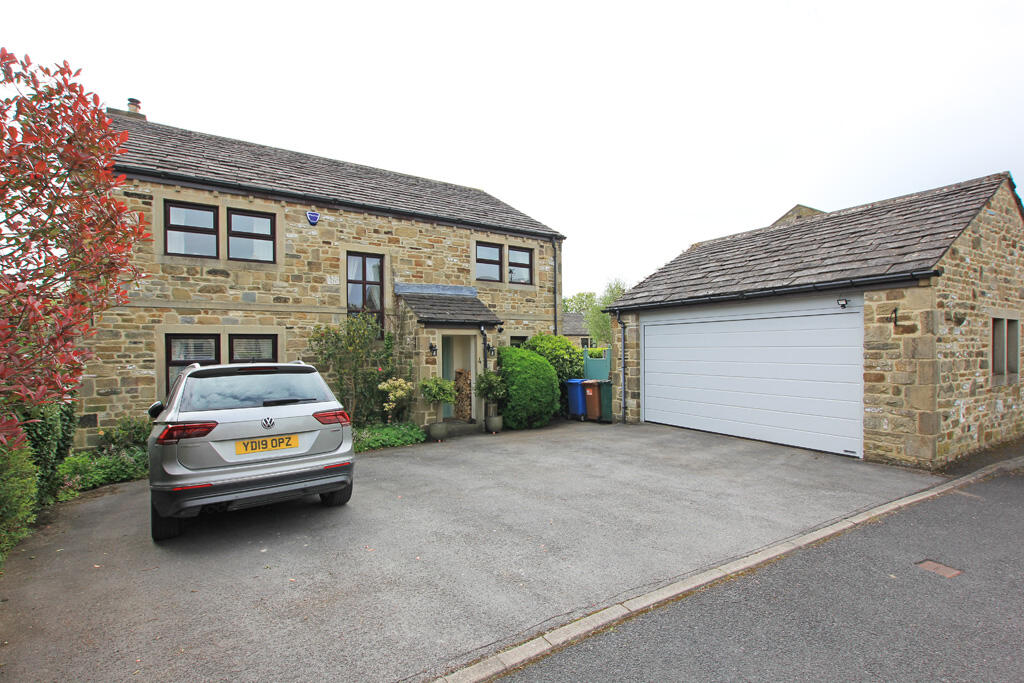 4 bedroom detached house for sale in 4 New Laithe Close, Skipton, , BD23