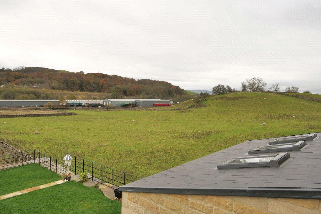 Additional property image - 17 Hawks Wood View, Embsay, BD23 6FG