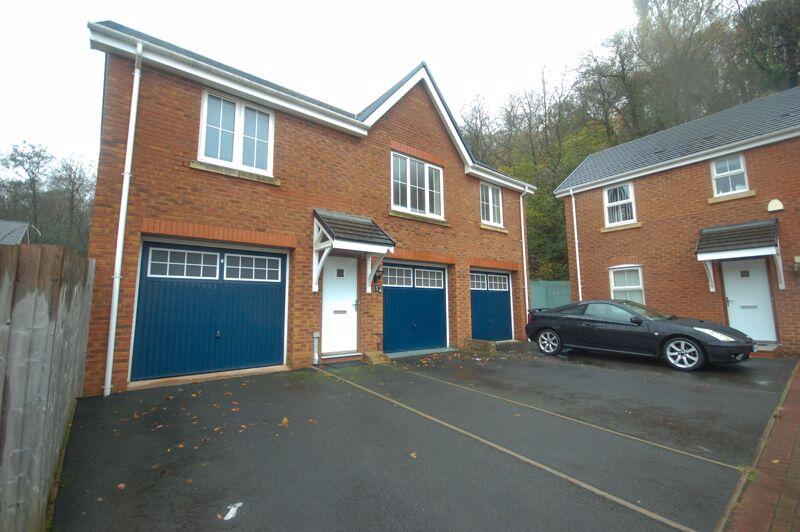 Main image of property: 34, Ynys Y Nos, Glynneath, SA11 5LS 